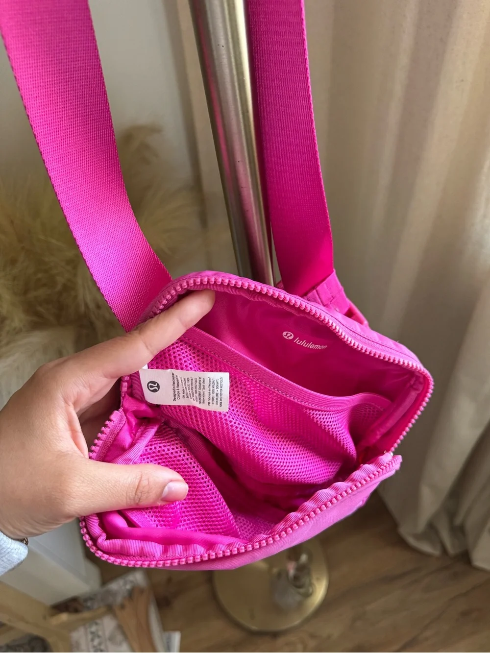 Lululemon Everywhere Belt Bag - Sonic Pink - Picture 6 of 9